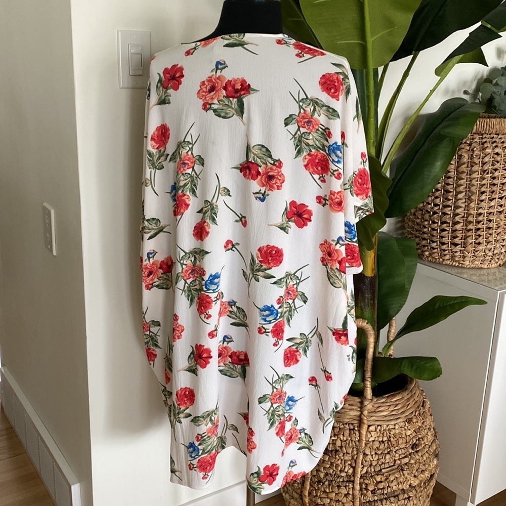 Like New - Floral Kimono - Medium - Picture 3 of 4